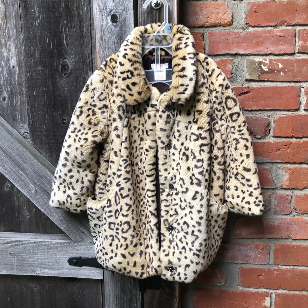Girl’s Faux Fur Leopard Coat Size 3! ✨